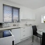 Barton Beachside - Comfort Onebedroom Apartment, Double & Sofabed - Central Beach & Promenade Location - Over 21\'S, Family Friendly Only, Id Required, Stairs Access, Free Parking