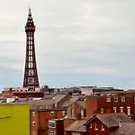 Winter Gardens Flat 4 Tower View Family Apartment
