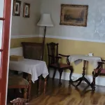 J\'S Mayfair Guest House
