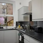 Blackpool Central Springfield Apartments Spacious Comfort