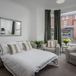 Blackpool Central Springfield Apartments Spacious Comfort