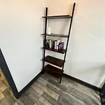 Town Center Willow Apartment - Sleeps Up To 10 - Dogs Welcome - 2 Minutes From Train Station
