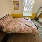 Town Center Willow Apartment - Sleeps Up To 10 - Dogs Welcome - 2 Minutes From Train Station