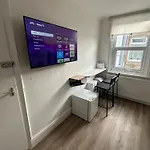 Suli House- Holiday Flats & En-Suite-Families And Couples Only
