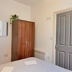 Cosy 1 Bedroom Apartment Next To Winter Gardens With Free On-Site Parking, Blackpool