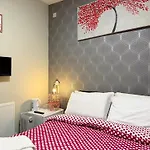 Derwent Hotel Blackpool - Close To Blackpool Beach & Blackpool Attractions