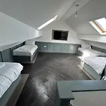 Full Private House Sleeping 26