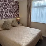 Adelaide House Hotel - Opposite Winter Gardens, Town Centre