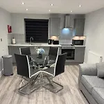 Edward Place Luxury Hot Tub Apartments