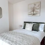 Charming 3-Bed Home Near Blackpool Attractions