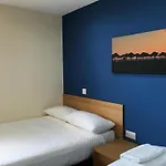 Oyo Wave Crest Hotel