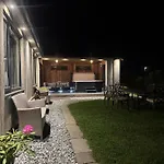 Wayside Lodge