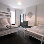 Welcome Home - Close To Town Centre - Full Holiday Home