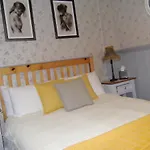 J\'S Mayfair Guest House