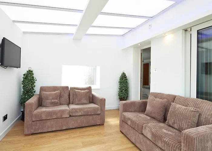 Queens Mansions: Queens Suite