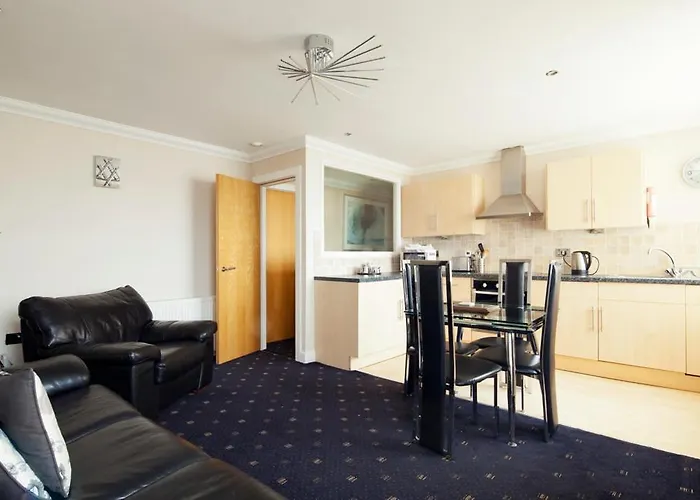 Queens Mansions: Ocean View Apartment