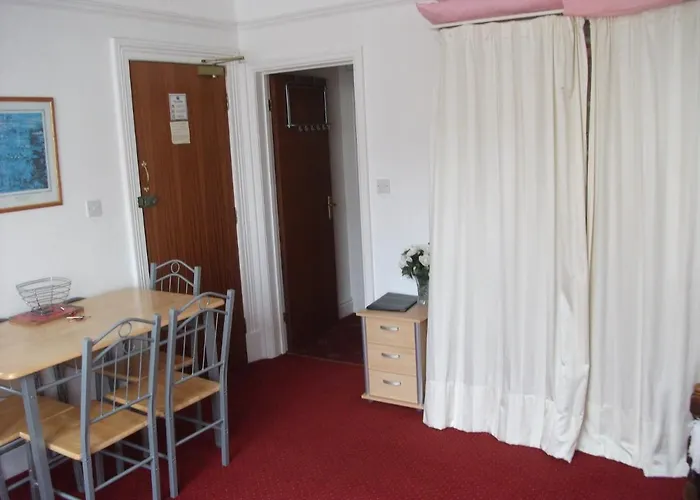 Lawnswood Holiday Apartments