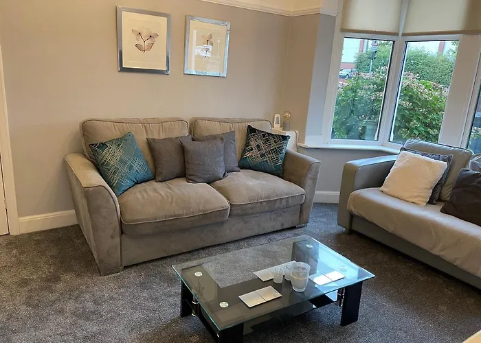 Spacious And Stunning 4 Bed House In Blackpool