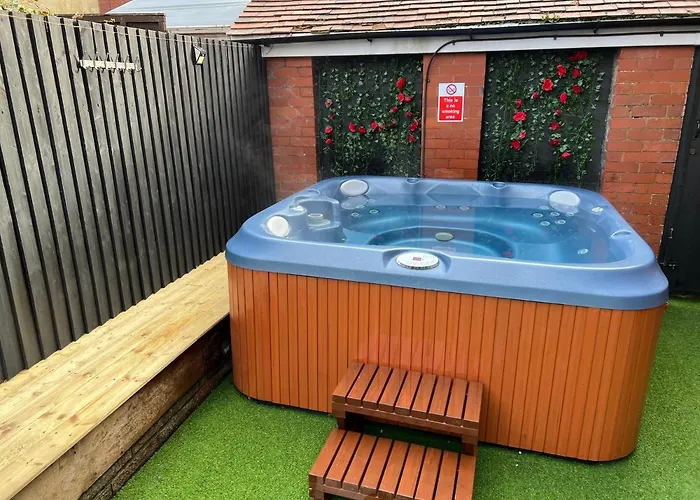 Friends House, Hot Tub, Sleeps 6