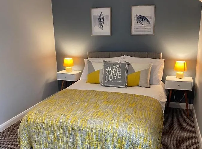Blackpool Sleepover Apartment 6 Free Parking Sleeps 6