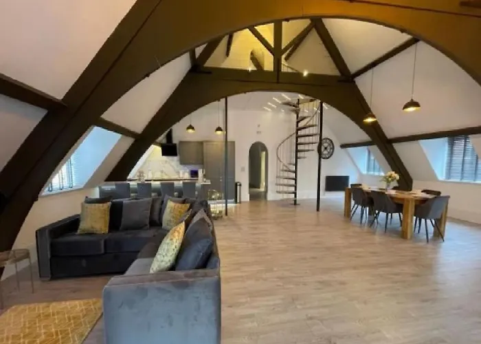 Central Luxurious Stylish Church Conversion