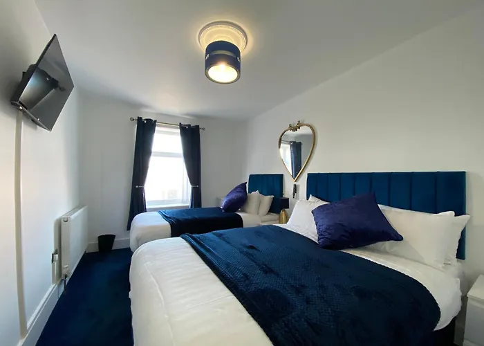 Aquarius Apartment - Sea View - Sleeps Seven