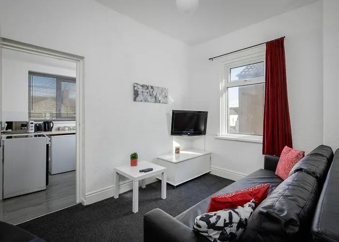 Barton Beachside - Comfort Onebedroom Apartment, Double & Sofabed - Central Beach & Promenade Location - Over 21\'S, Family Friendly Only, Id Required, Stairs Access, Free Parking