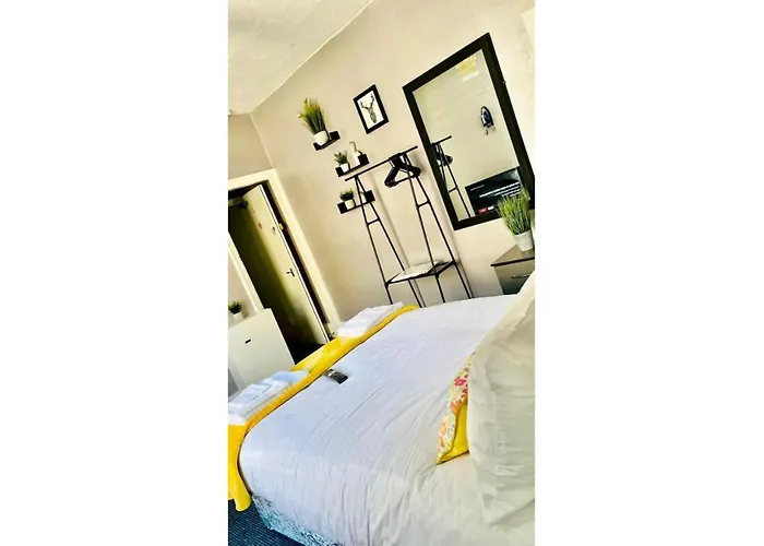 Love Care Apartments, 46 Westmorland Avenue, Blackpool, Fy1 5Pg