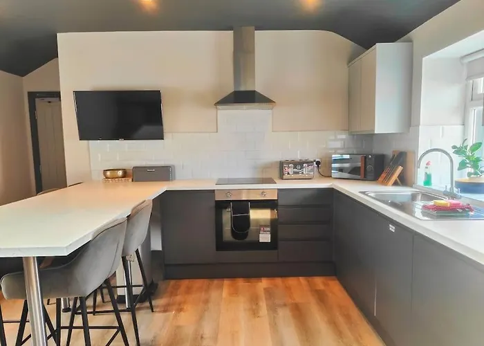Sloane Modern 2 Bedroom Seafront Apartment