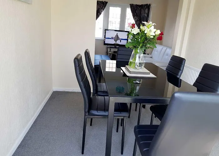 Blackpoolholidaylets Salmesbury Avenue Families And Contractors Only