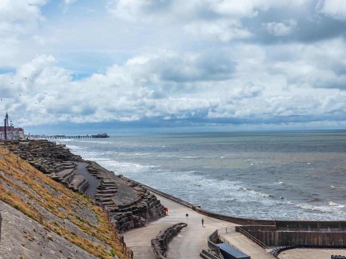 Comfortable In Near Sea Apartment Blackpool