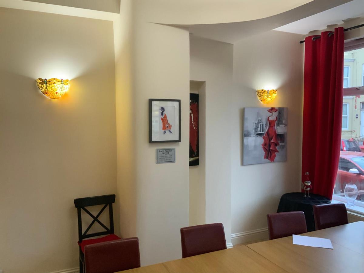 Guest house Scarlets