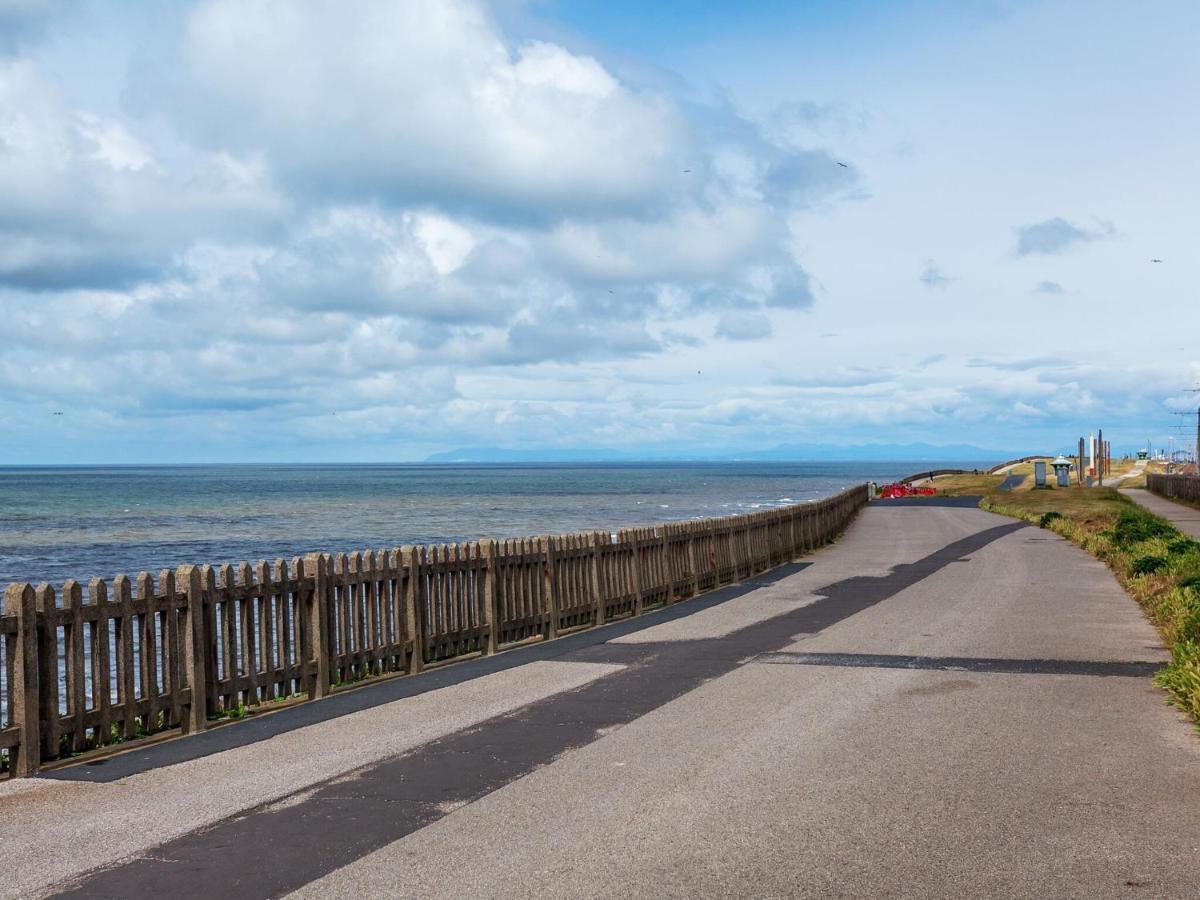 Comfortable In Near Sea * Blackpool
