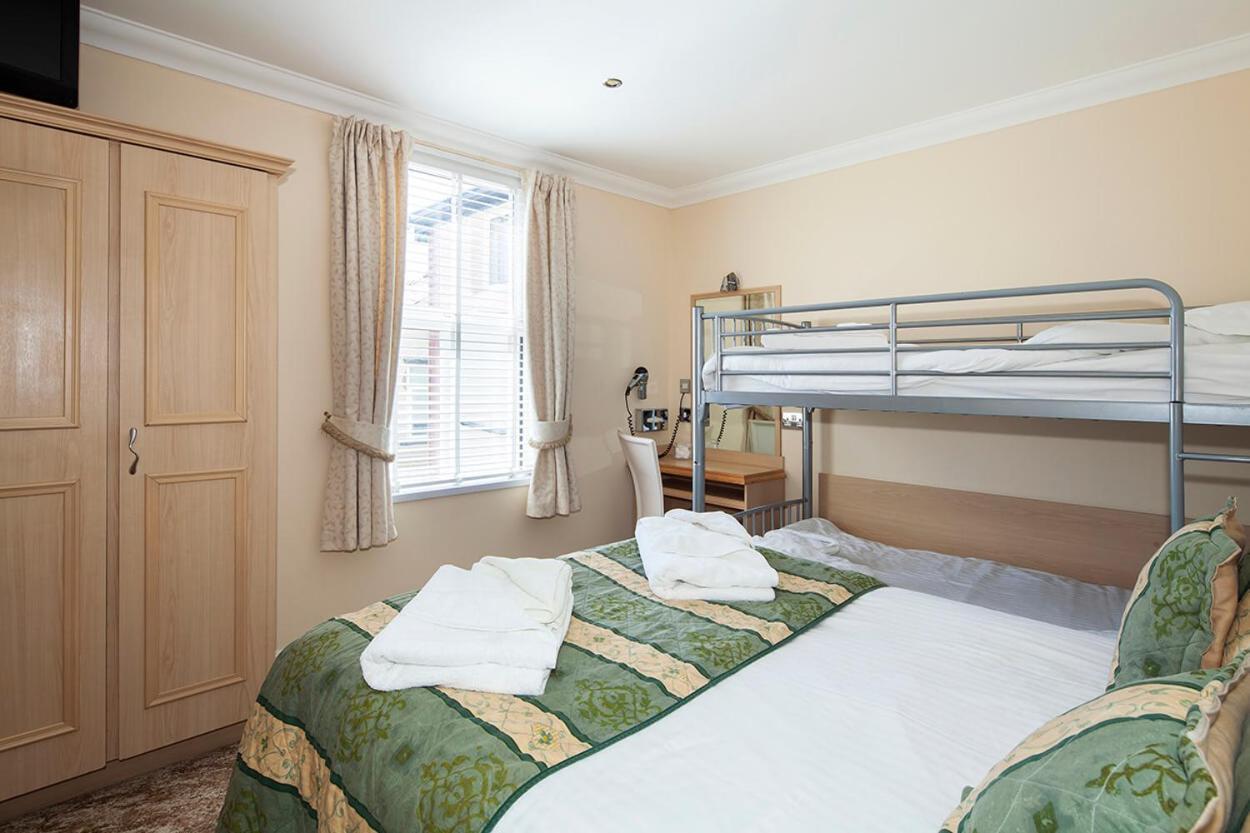 Burbage Holiday 5 *