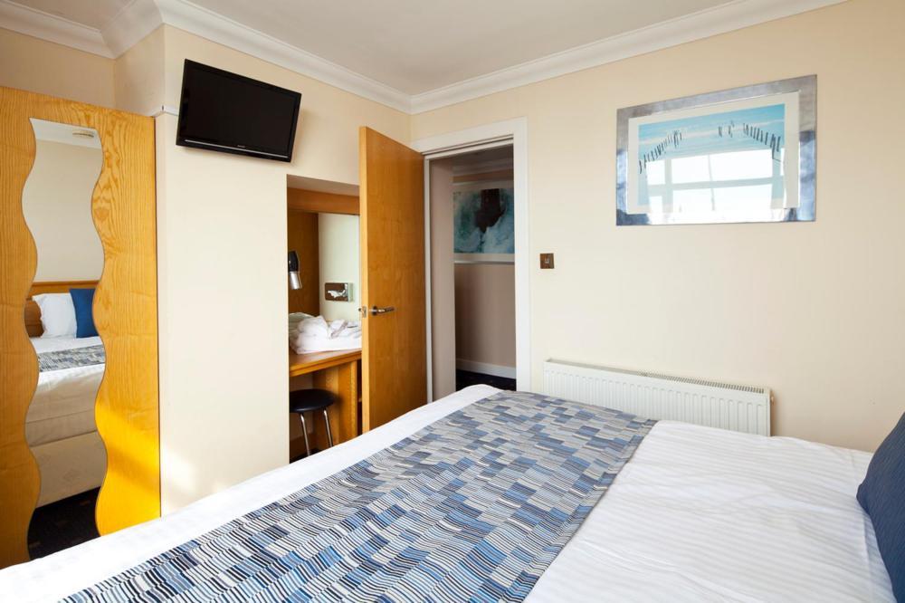 Queens Mansions: Ocean View Apartment *