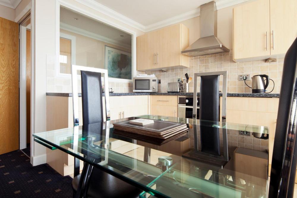 Queens Mansions: Ocean View Apartment