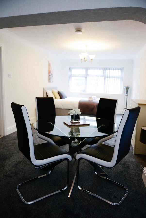 Bridle Apartment *