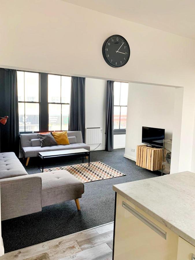 Luxury Apartment *
