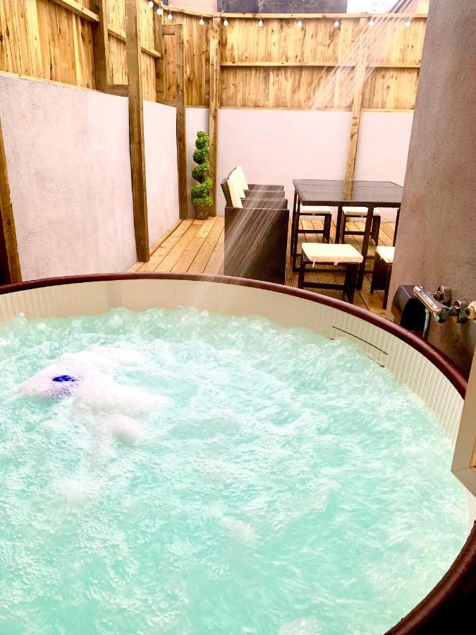 Victory Luxury Hot Tub House Blackpool