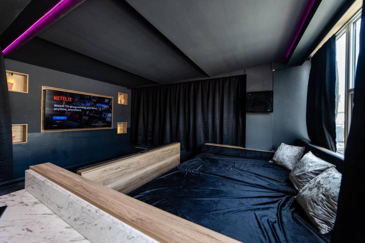 Hollywood Sasco Apartment