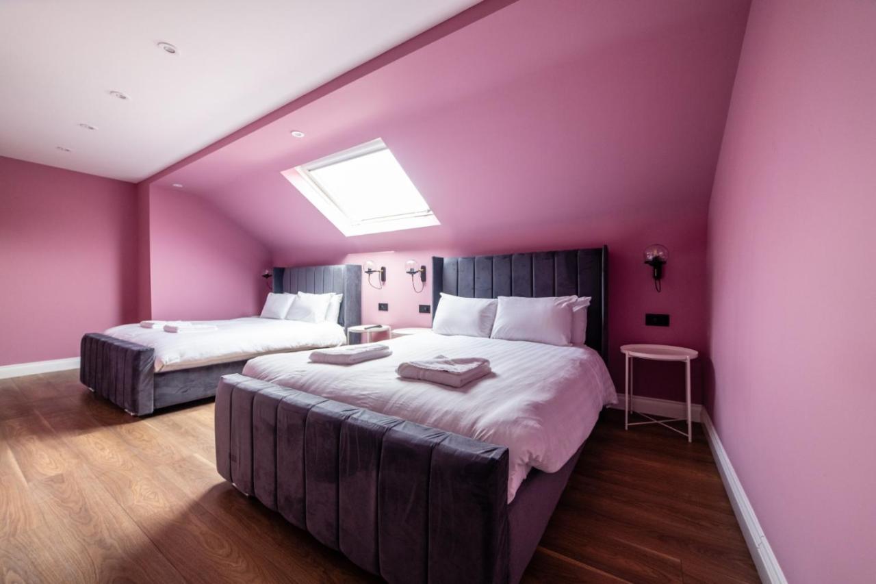 Hollywood Sasco Apartment