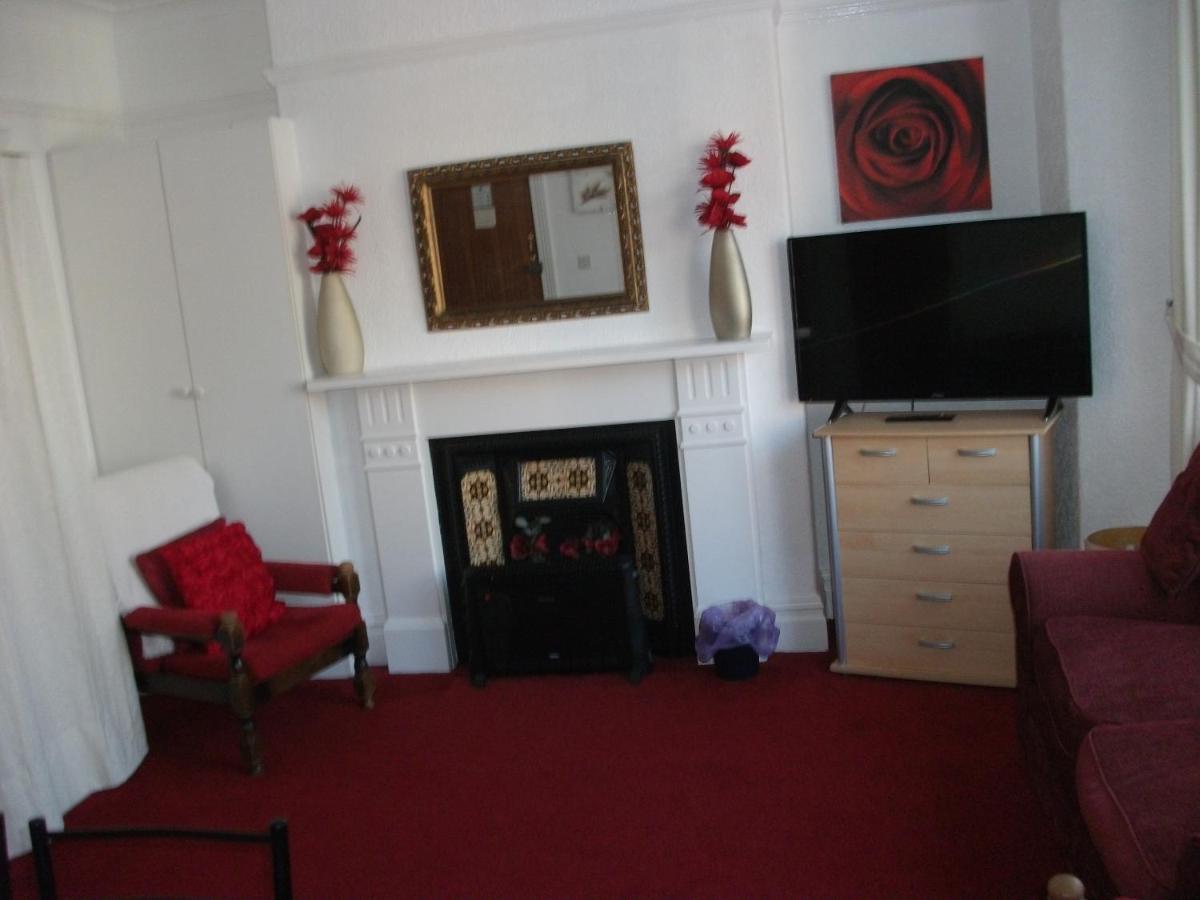 Lawnswood Holiday Apartment