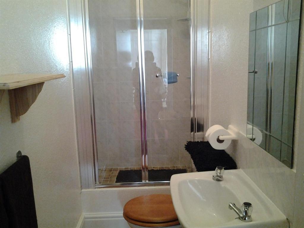 Lawnswood Holiday Apartment