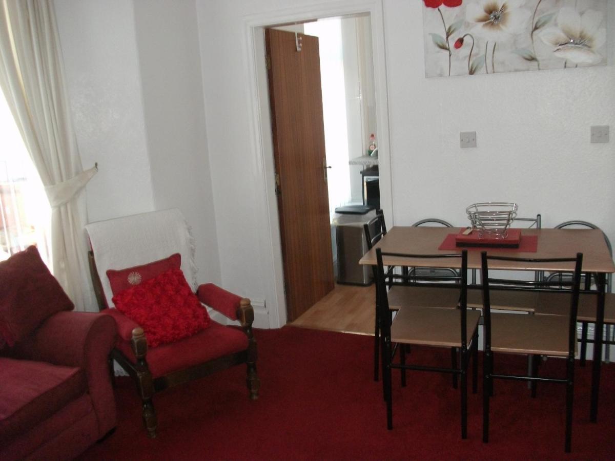 Lawnswood Holiday Apartment *