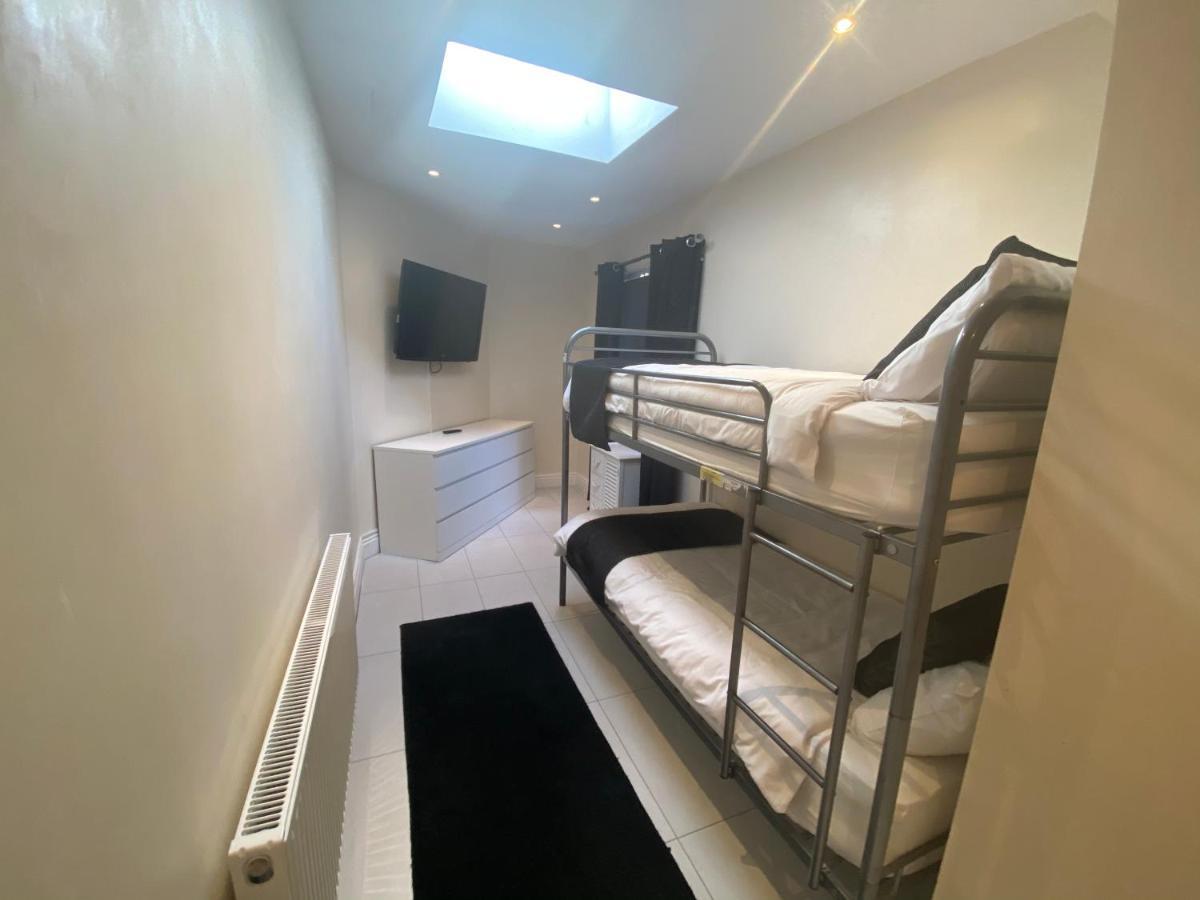 Boutique 2 Bed Gold Sleeps 10 Apartment *