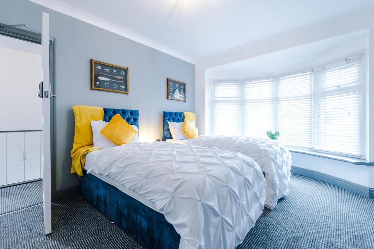 Holiday home Only Family Groups - Pets For Free - Sleeps 8 - Sofabed *