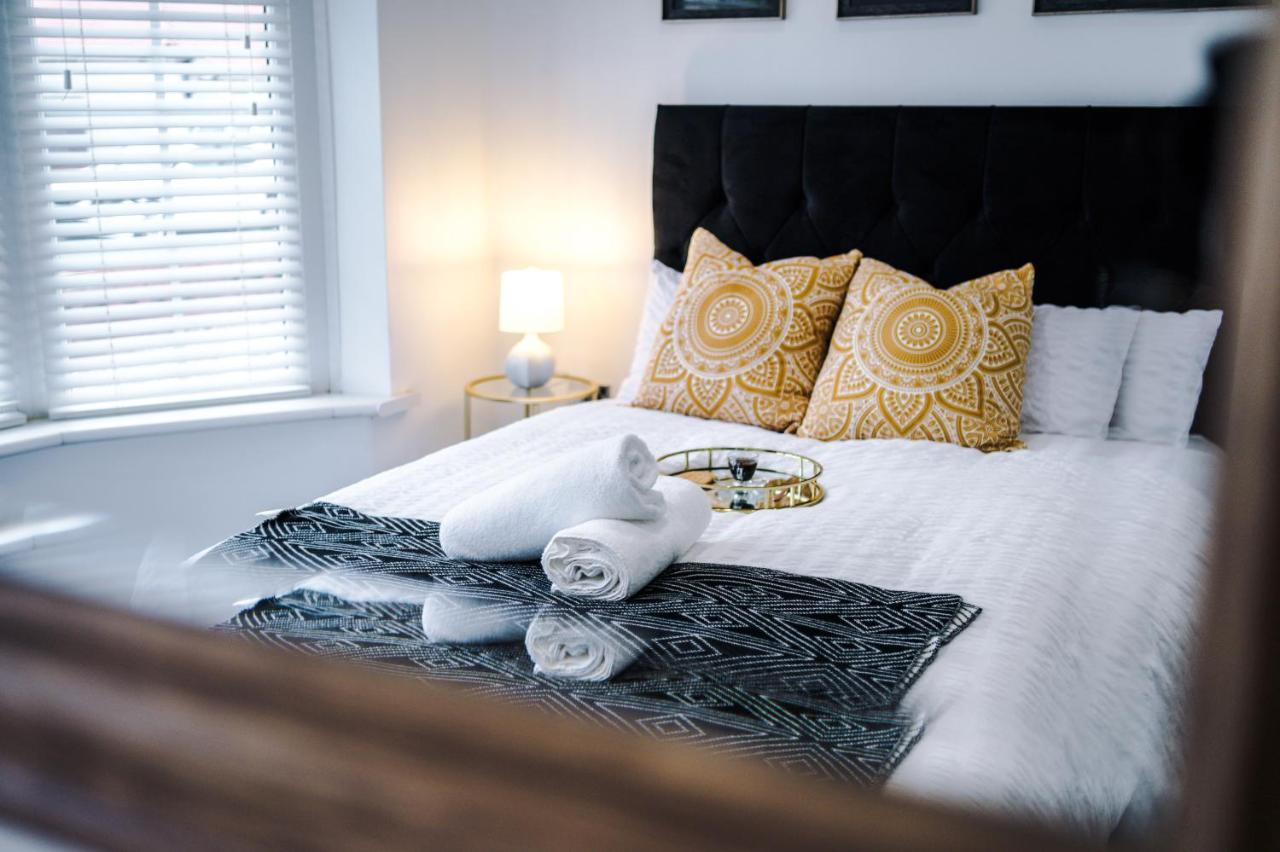 Only Family Groups - Pets For Free - Sleeps 8 - Sofabed * Blackpool