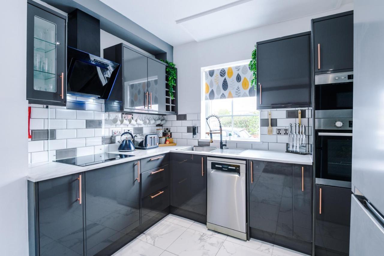 Holiday home Only Family Groups - Pets For Free - Sleeps 8 - Sofabed Blackpool
