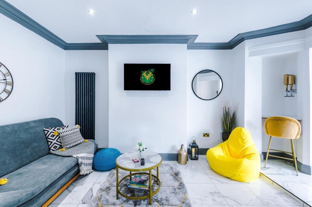 Only Family Groups - Pets For Free - Sleeps 8 - Sofabed * Blackpool