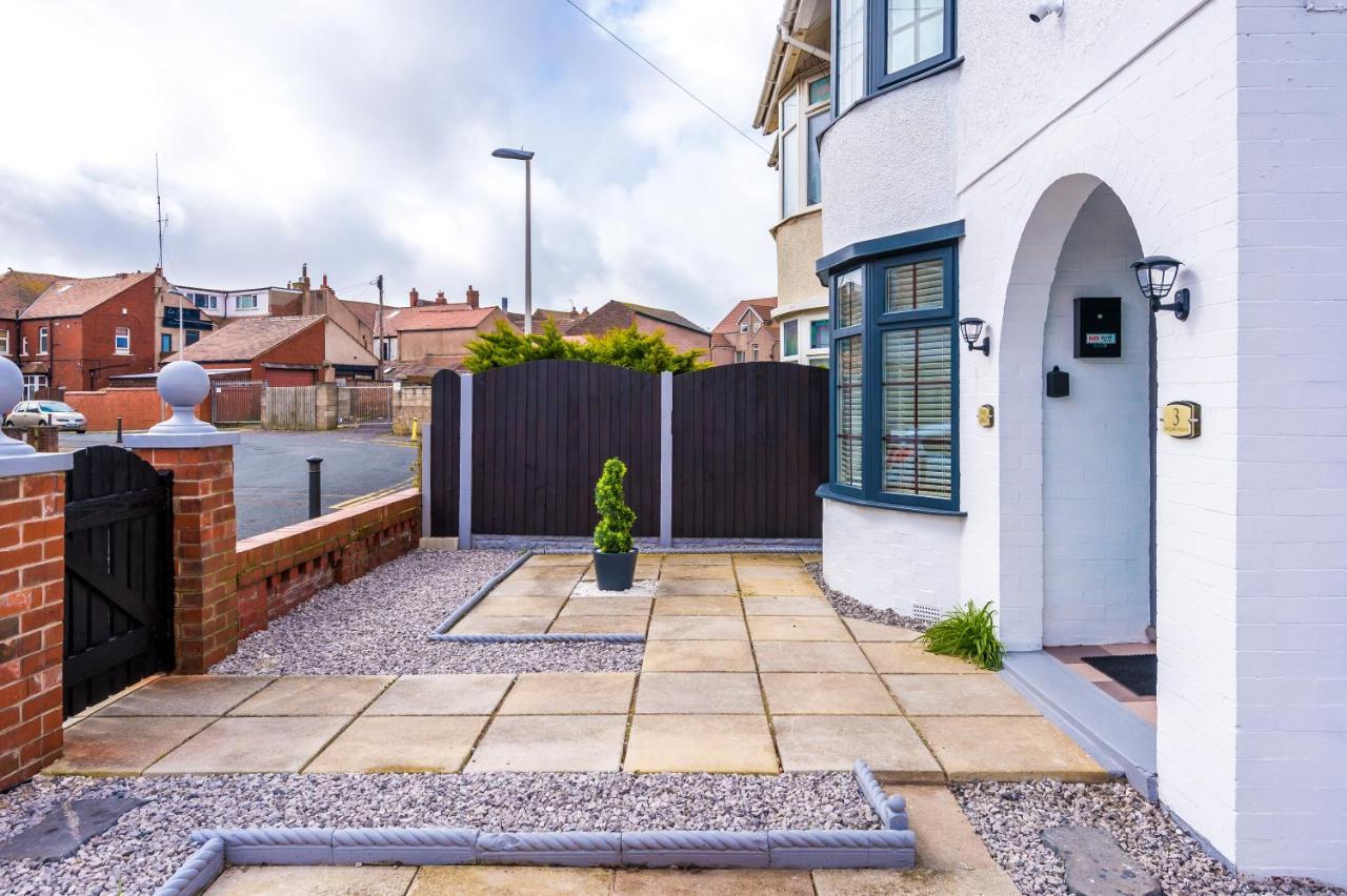 Only Family Groups - Pets For Free - Sleeps 8 - Sofabed Holiday home *